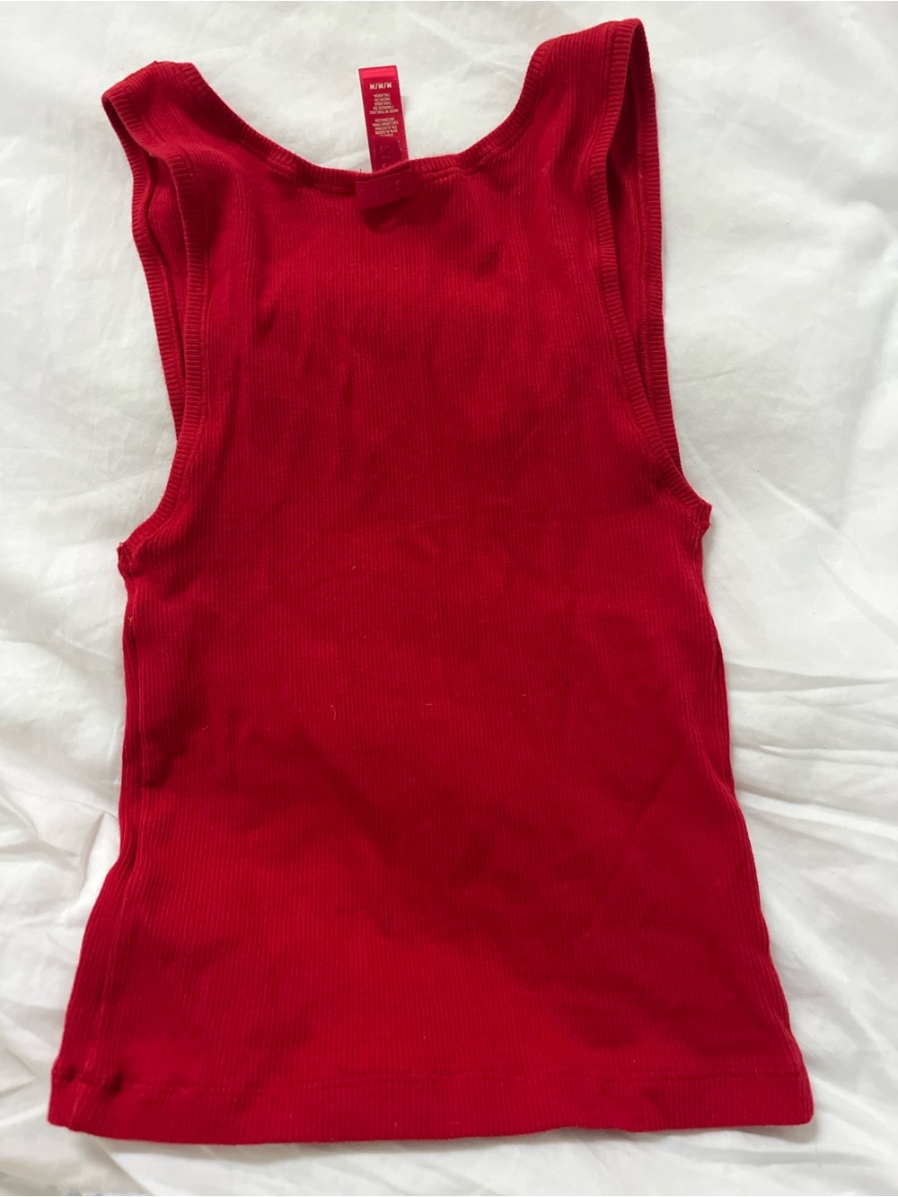 SKIMS Red Ribbed Scoop Tank - Picture 3 of 3